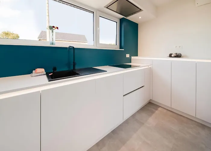 In Vise Near Town * Richelle